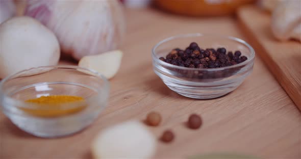 Close Up of Allspice Curry and Garlic Rotating on Table alt