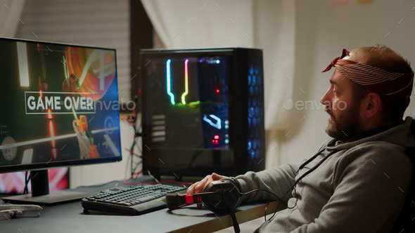 Fotografia do Stock: Pro gamer playing virtual video game on