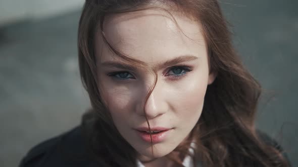 Closeup Portrait of a Girl with Beautiful Expressive Eyes. alt