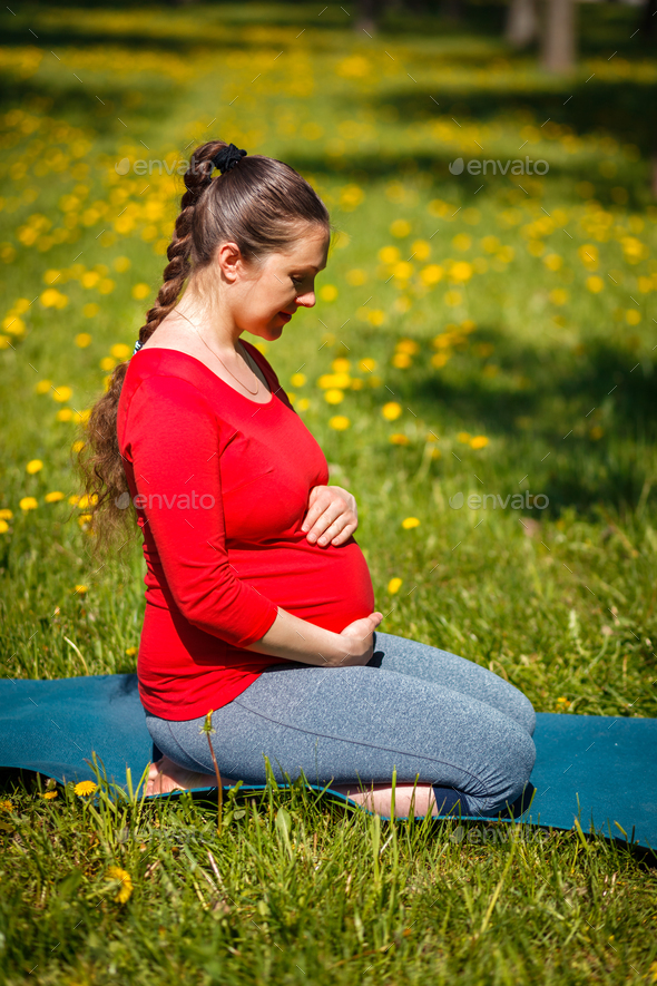 Top 5 poses for maternity photography