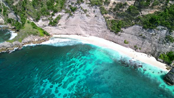 Aerial drone video of Diamond Beach in Nusa Penida Bali during the day alt