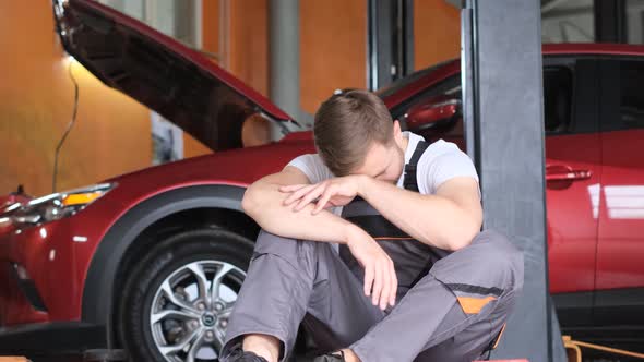 Exhausted European Young Man Car Mechanic alt