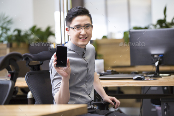 IT worker showing a smart phone
