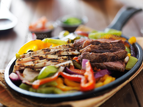 Cast iron fajita skillet