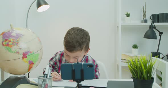 Online Distance Education Learning Lesson Concept