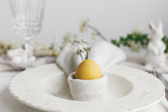 Happy Easter! Stylish elegant Easter brunch table setting