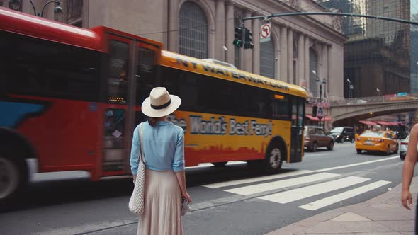 Attractive girl at the Grand Central Terminal, NYC alt