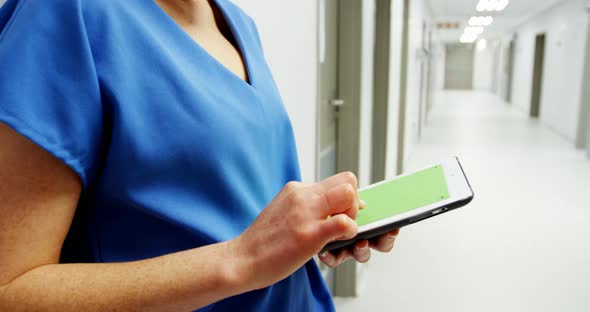 Nurse using digital tablet alt