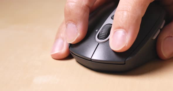 Man use of computer mouse alt