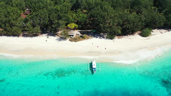 Traditional Asian boat anchoring on shore calm transparent water of azure lagoon washing white exoti alt