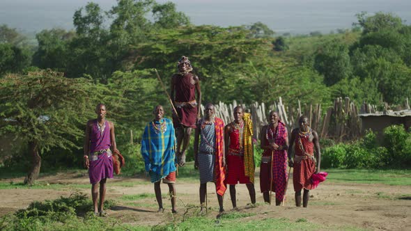 Maasai man jumping high alt