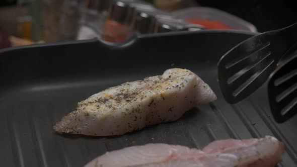 Professional Chef Grill White Fish Fillet Steak alt