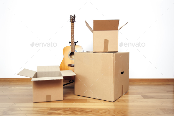 Open cardboard boxes, ready for transport - Stock Photo - Images