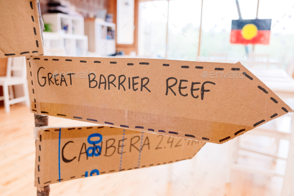Pointer arrow towards the Australian Great Barrier Reef, in an educational school.