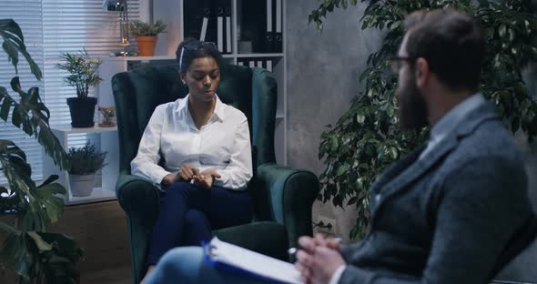 Young Woman Talking To a Psychologist alt