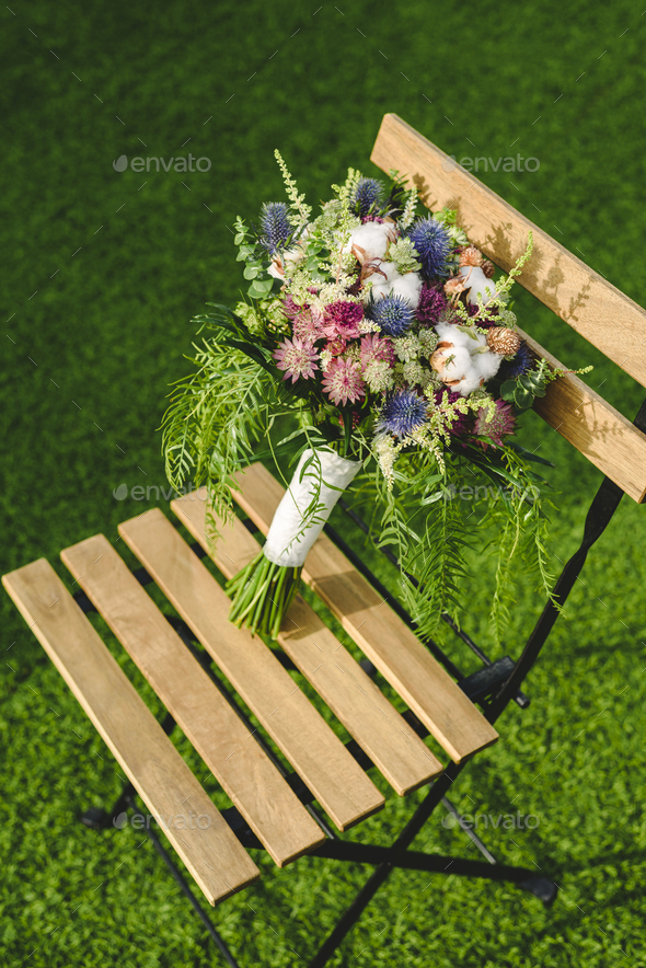 Sunflower Cascading Bouquets: The Perfect Bridal Flowers for a Rustic  Wedding