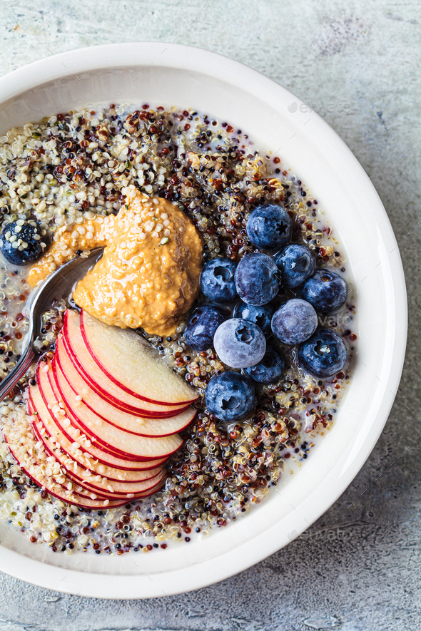 Quinoa porridge with apple, blueberry, peanut butter and hemp seeds