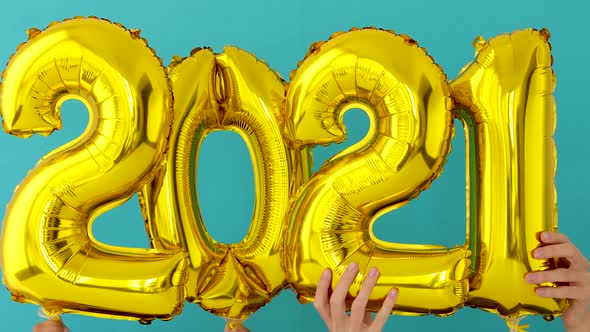 Gold Foil Number 2020 Celebration Balloon alt
