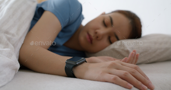 Asia teen woman wear smartwatch for sugar tracker, blood pressure tracking
