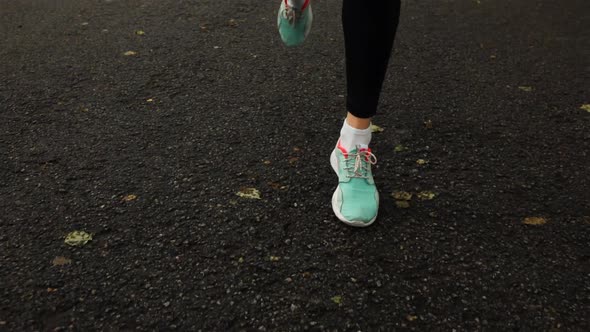 Woman Runner Boots Sneakers in the Park Road alt