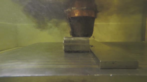 Precision cutting of metal parts using an Electrical discharge machine alt