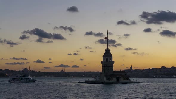Maiden Tower in evening timelapse alt
