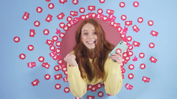 Female Bloggers Enjoys a Large Number of Likes on Social Networks alt