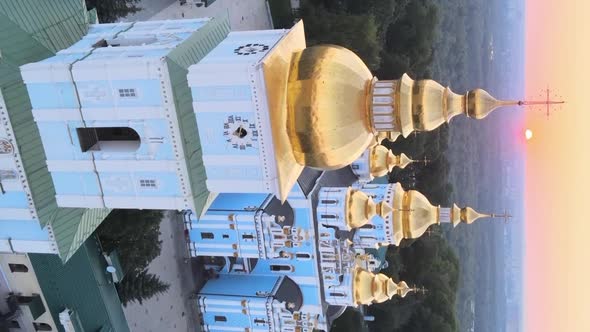 Vertical Video of St alt