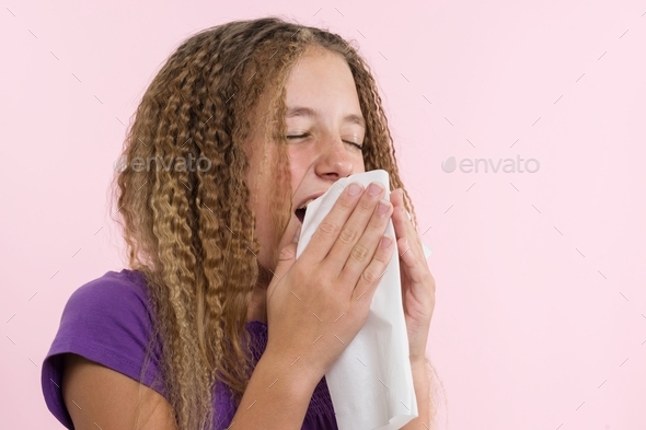 Allergic rhinitis on a summer vacation in a teenage girl\'s journey.
