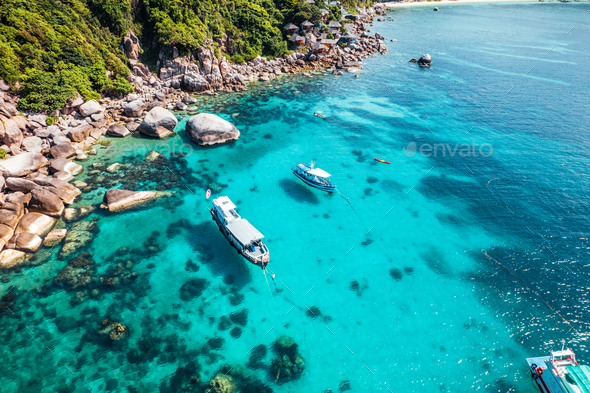 Boats and crystal clear waters at the bay dive site in Koh Tao,diving tour boat