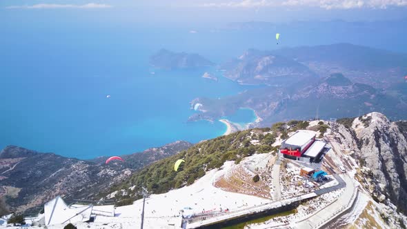 Drone view on world famous paragliding spot in Oludeniz, Fethiye, Turkey alt