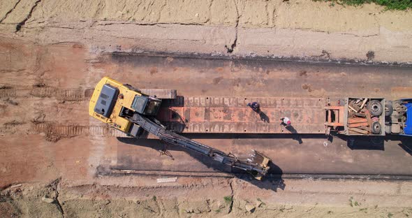 Loading the Excavator Onto the Trawl alt
