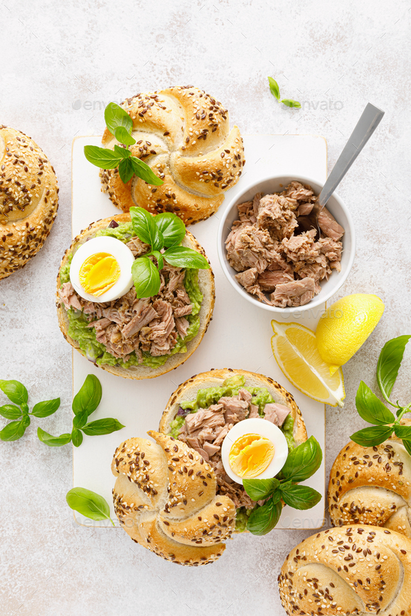 Canned tuna open sandwiches. Buns burgers with canned tuna, boiled egg
