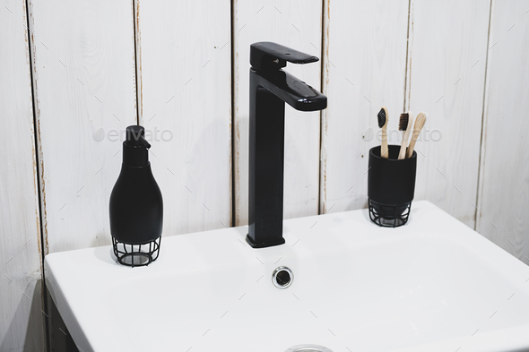 eco friendly bathroom sink faucet