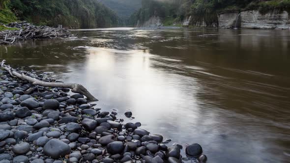 Fast River Stream Flow in Whanganui Fiver Water in New Zealand Wild Nature alt