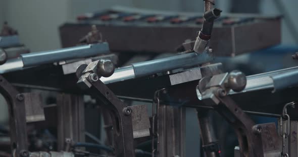 Welding robot welding parts for the automotive industry alt