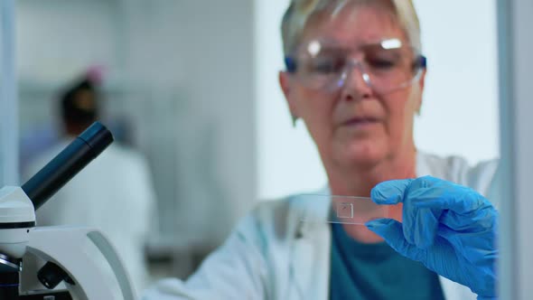 Close Up of Lab Engineer Analysing Virus Sample alt