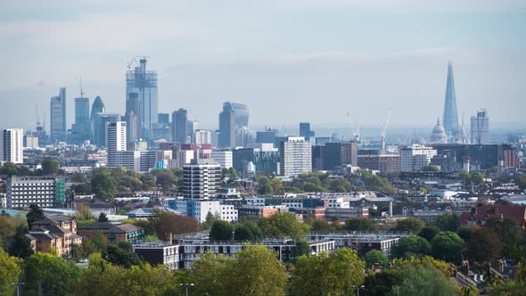 View towards London City Skyline from Parliament Hill in Hampstead Heath alt