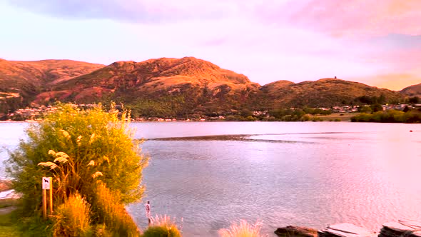 Lake Wakatipu in the morning alt