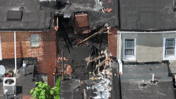 Front of urban city home in disrepair, abandoned in crime infested neighborhood. Poverty and crime i alt