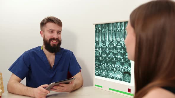 Consulting Patient at Visit alt