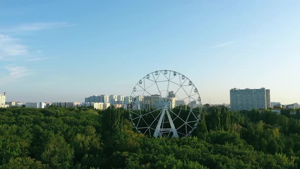 Ferris Wheel in the City Amusement Park, Attraction in the City Park, the Ferris Wheel Is Spinning