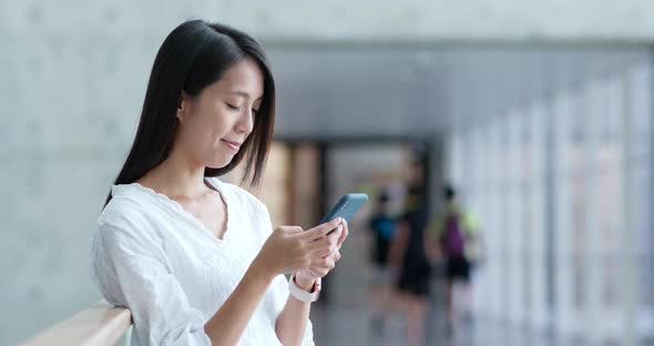 Woman use of cellphone in campus alt