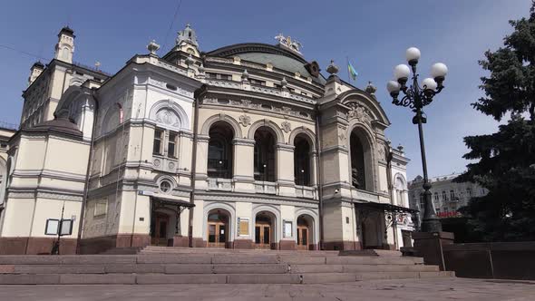 Kyiv. Ukraine: National Opera of Ukraine. Aerial View, Slow Motion alt