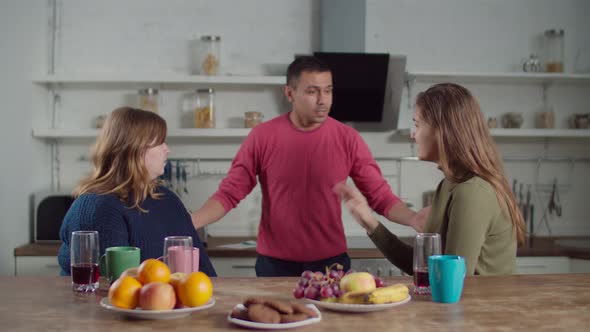 Hungry Man Showing Word Pizza To Deaf Friends alt
