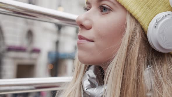 Teenage Girl Putting On Headphones alt