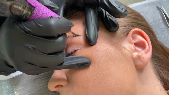 Master in Gloves Using Special Needle Injects Pigment Into the Skin
