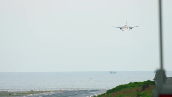 Airplane Approaching Before Landing alt