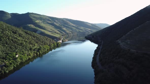 Reversing along the peaceful Douro River to reveal beautiful early morning view of Douro Valley. alt