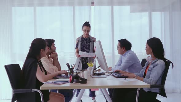 Senior Leader Giving Advice Speech to Team Members alt